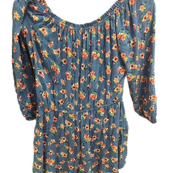 Excellent condition size small romper - Picture 2 of 2